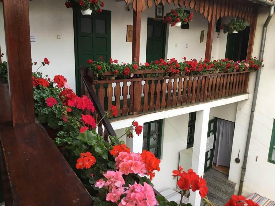 Gobe Csarda Hotel Орадеа Екстериор снимка