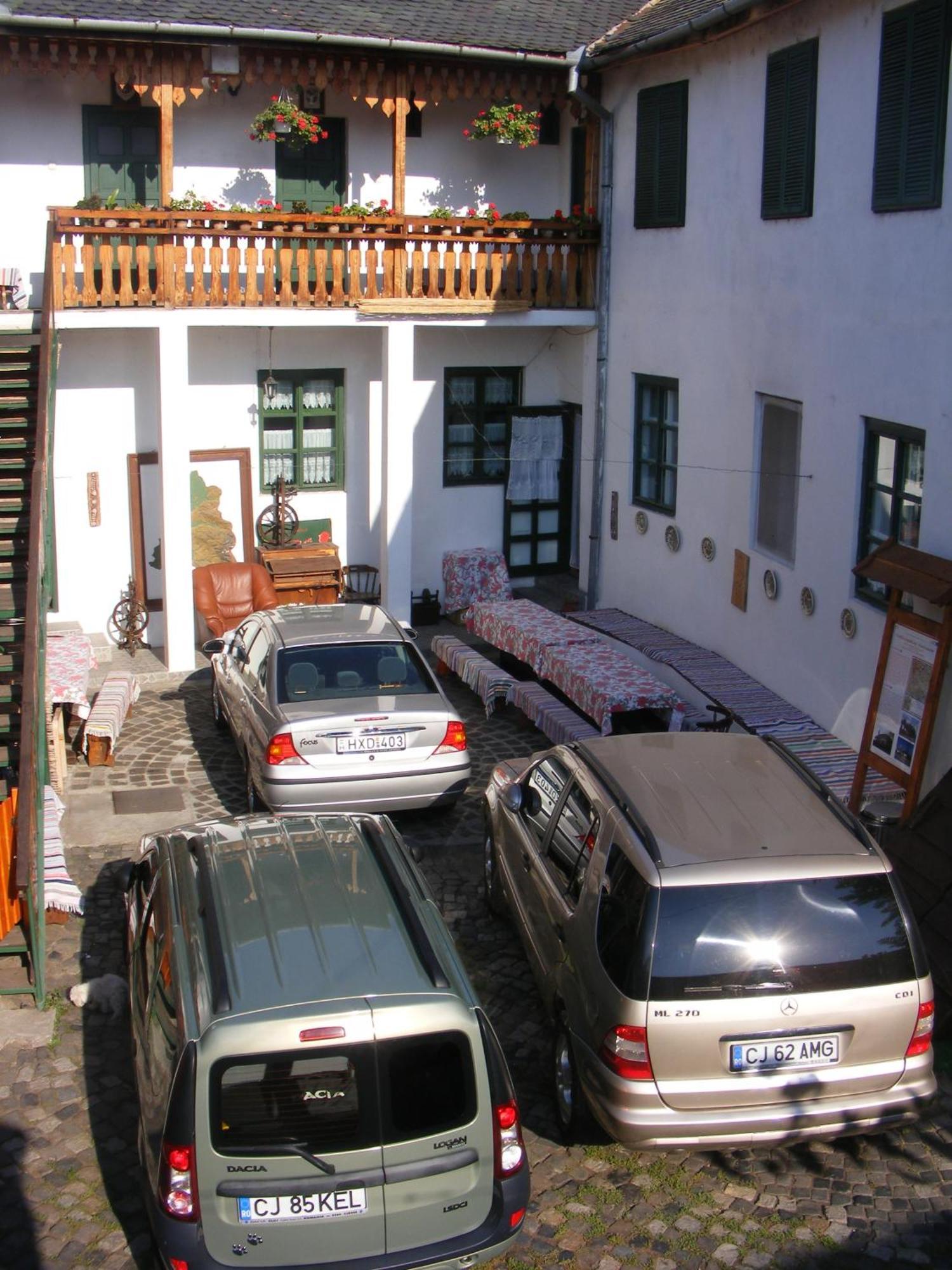 Gobe Csarda Hotel Орадеа Екстериор снимка